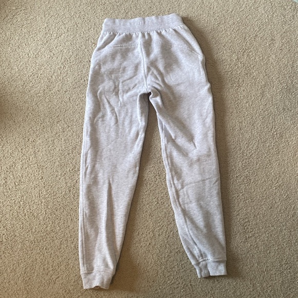 Lululemon light grey scuba high rise jogger. - Picture 4 of 5